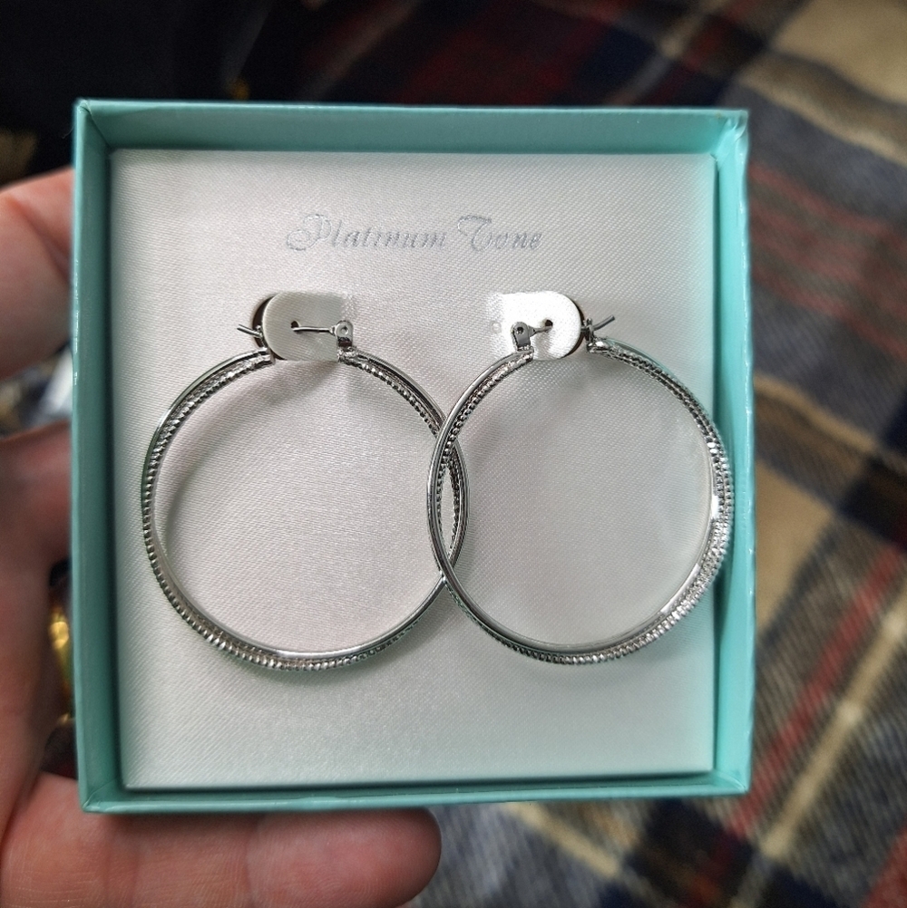 PLATINUM TONE HOOP EARRINGS
